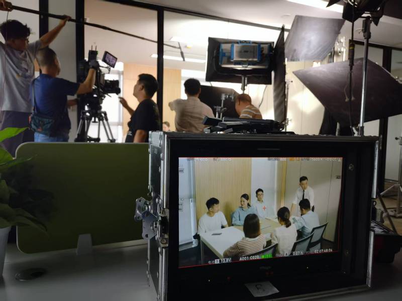 贡山TVC拍摄公司：科技产品视觉化大师，诠释未来感与功能美学